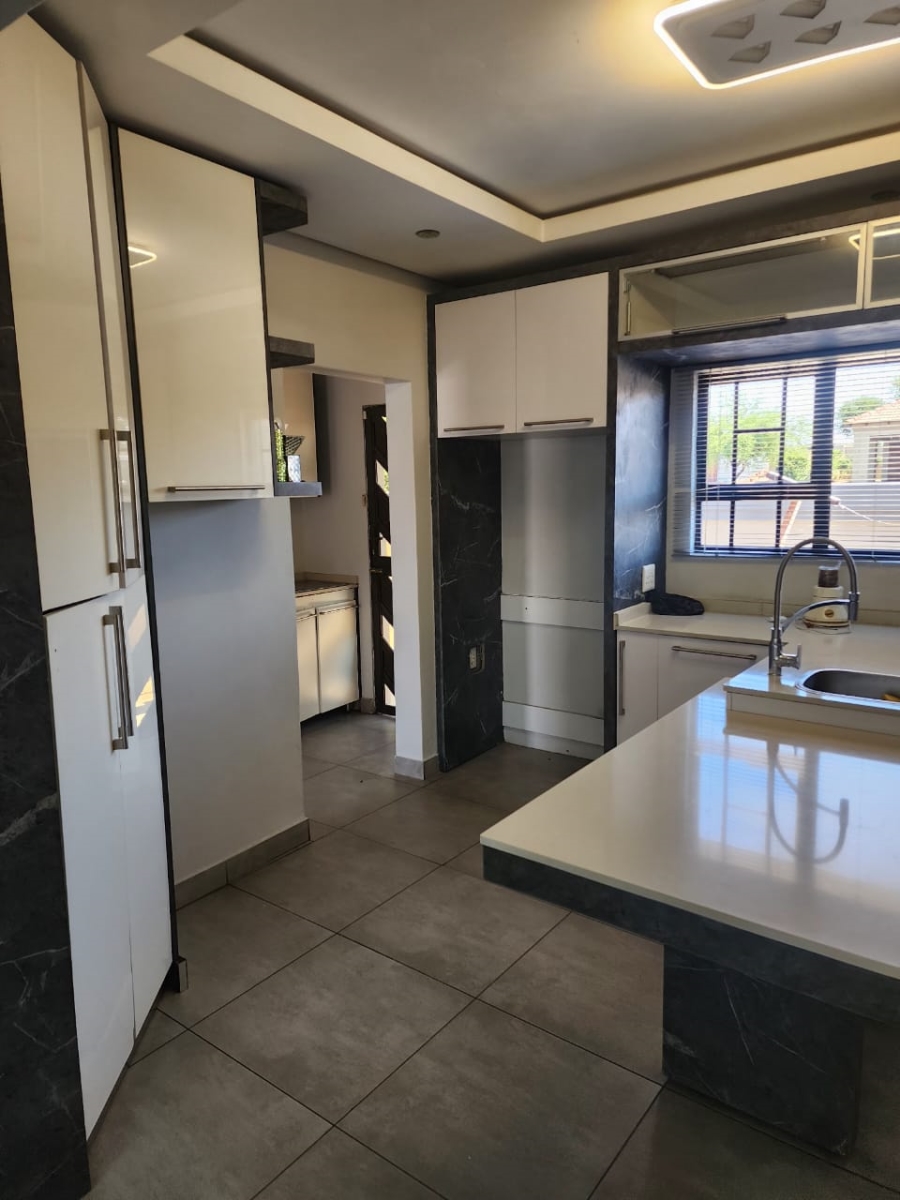 4 Bedroom Property for Sale in Flamwood North West